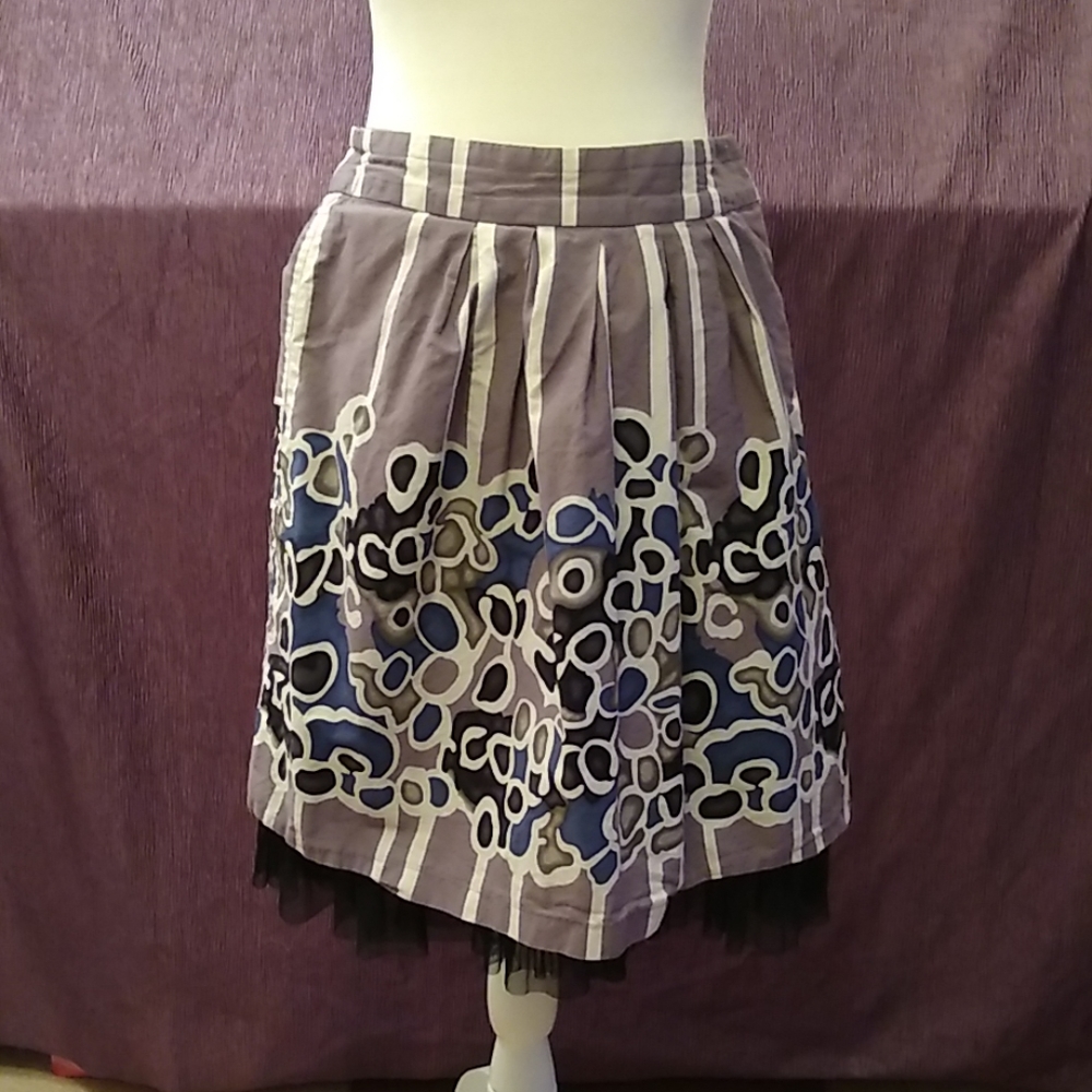Gray Print Skirt with Toule Edge